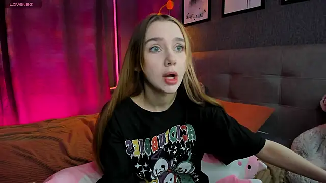 Lesi Moonie01 online show from 6, 11, 2025