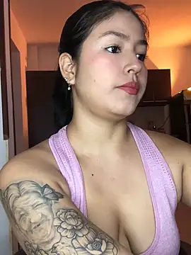 Snapshot of EmmaRossem chatting on 4, 12, 2025 EmmaRossem online show from 4, 12, 2025