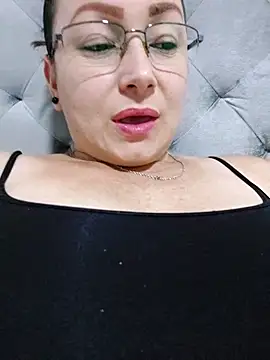 Snapshot of milly_sanchez chatting on 2, 6, 2026 milly sanchez online show from 2, 6, 2026