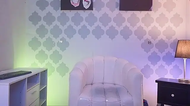 Snapshot of GabyPetit chatting on 3, 7, 2026 GabyPetit online show from 3, 7, 2026