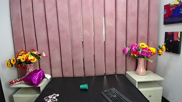 Snapshot of EmilyyEvans_ chatting on 14, 12, 2024 EmilyyEvans online show from 14, 12, 2024