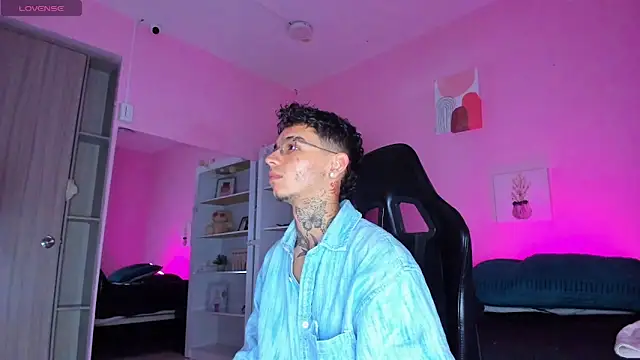 Ian Castillo  online show from 8, 11, 2025