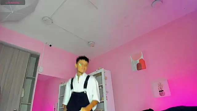 Ian Castillo  online show from 25, 11, 2025