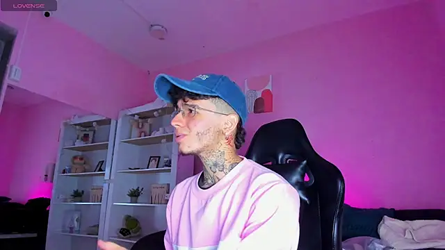 Ian Castillo  online show from 15, 12, 2025