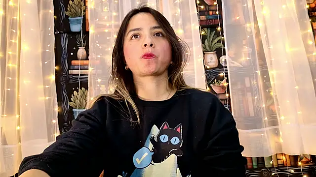 Snapshot of julietta___jackson chatting on 10, 5, 2026 julietta jackson online show from 10, 5, 2026