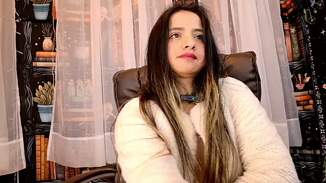 Snapshot of julietta___jackson chatting on 13, 5, 2026 julietta jackson online show from 13, 5, 2026