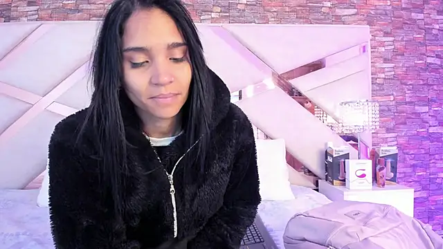 sophie pariss online show from 13, 10, 2025