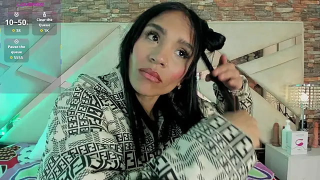 sophie pariss online show from 12, 11, 2025