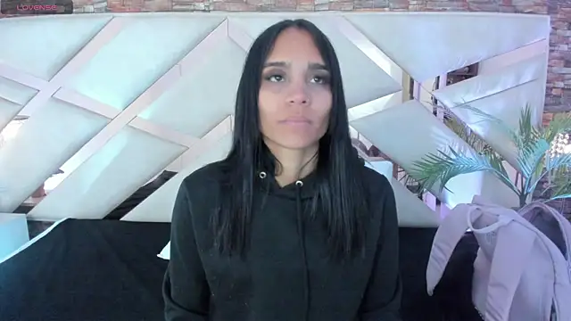 sophie pariss online show from 4, 2, 2026