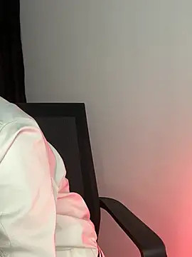 Snapshot of Isa_bel chatting on 8, 2, 2025 Isa bel online show from 8, 2, 2025