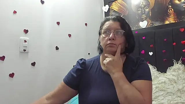 Snapshot of Evaaross_2345 chatting on 27, 4, 2026 Evaaross 2345 online show from 27, 4, 2026