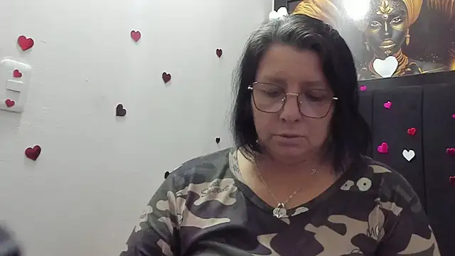 Snapshot of Evaaross_2345 chatting on 6, 5, 2026 Evaaross 2345 online show from 6, 5, 2026