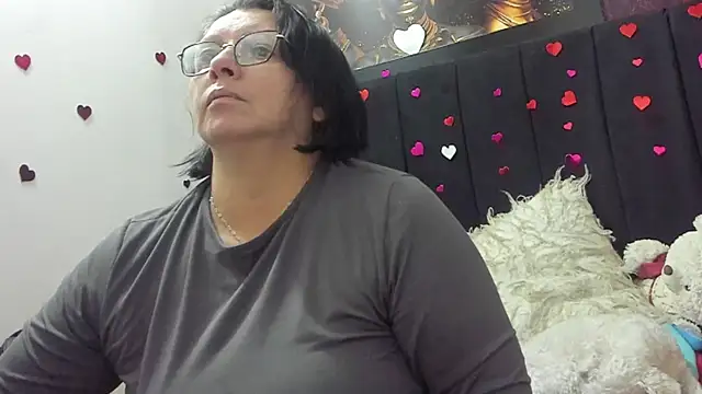Snapshot of Evaaross_2345 chatting on 16, 5, 2026 Evaaross 2345 online show from 16, 5, 2026