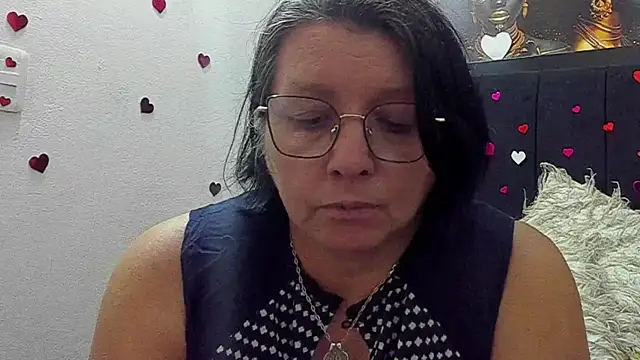 Snapshot of Evaaross_2345 chatting on 19, 5, 2026 Evaaross 2345 online show from 19, 5, 2026