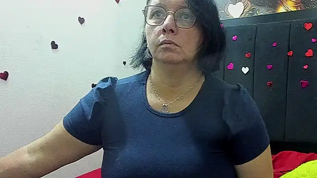 Snapshot of Evaaross_2345 chatting on 21, 5, 2026 Evaaross 2345 online show from 21, 5, 2026