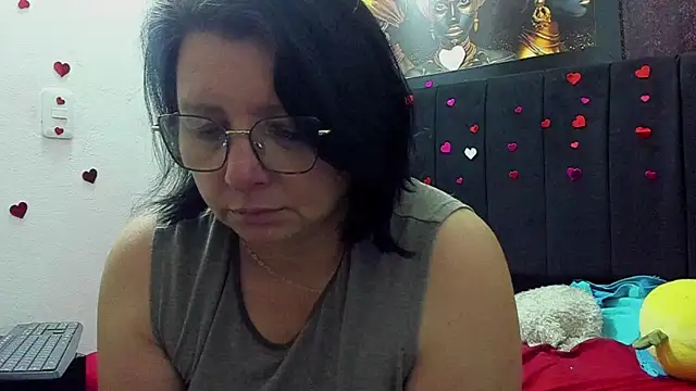 Snapshot of Evaaross_2345 chatting on 15, 6, 2026 Evaaross 2345 online show from 15, 6, 2026