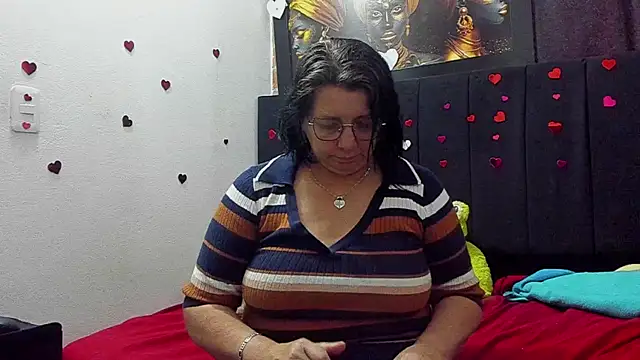 Snapshot of Evaaross_2345 chatting on 19, 6, 2026 Evaaross 2345 online show from 19, 6, 2026