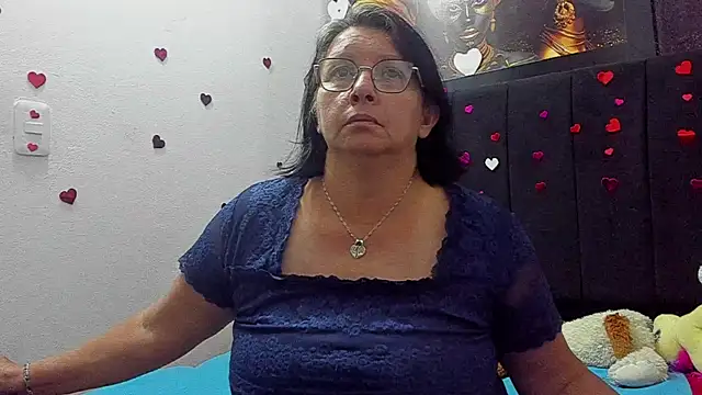 Snapshot of Evaaross_2345 chatting on 7, 7, 2026 Evaaross 2345 online show from 7, 7, 2026