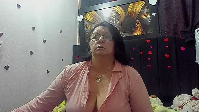 Snapshot of Evaaross_2345 chatting on 10, 7, 2026 Evaaross 2345 online show from 10, 7, 2026