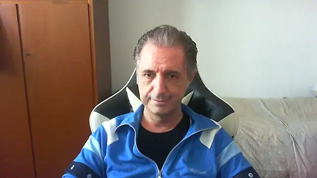 Snapshot of lliuk70mi chatting on 2, 5, 2026 lliuk70mi online show from 2, 5, 2026