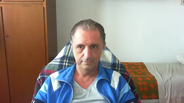 Snapshot of lliuk70mi chatting on 17, 5, 2026 lliuk70mi online show from 17, 5, 2026