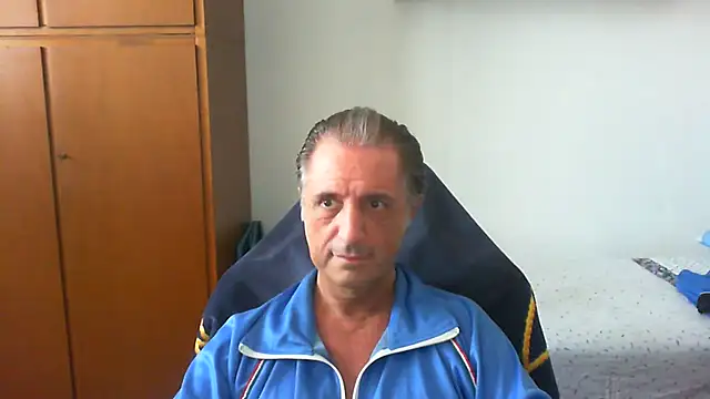 Snapshot of lliuk70mi chatting on 7, 6, 2026 lliuk70mi online show from 7, 6, 2026