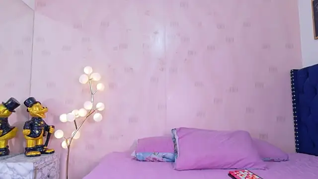 Snapshot of littleebonymommy chatting on 1, 5, 2026 littleebonymommy online show from 1, 5, 2026