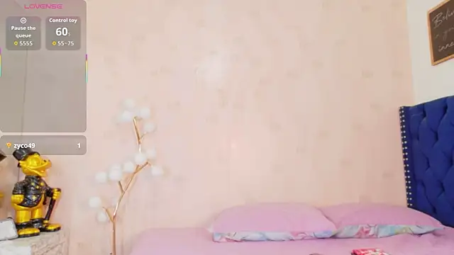 Snapshot of littleebonymommy chatting on 4, 5, 2026 littleebonymommy online show from 4, 5, 2026