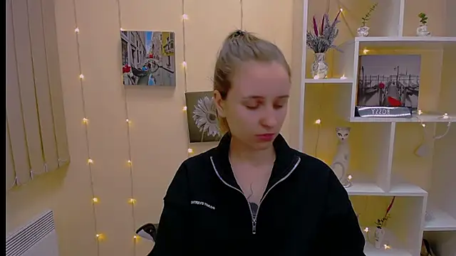 Snapshot of _Nicole_new chatting on 5, 3, 2025  Nicole new online show from 5, 3, 2025