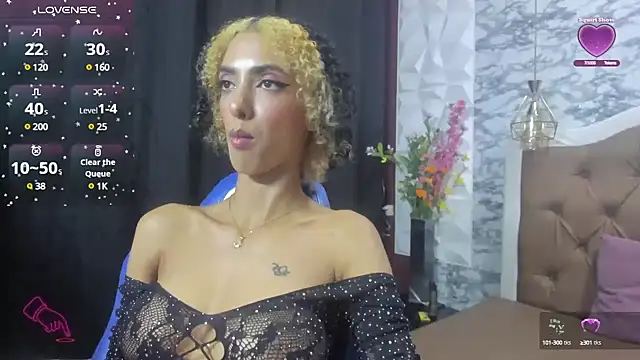 Snapshot of Queen_Cuarxxo chatting on 17, 12, 2024 Queen Cuarxxo online show from 17, 12, 2024