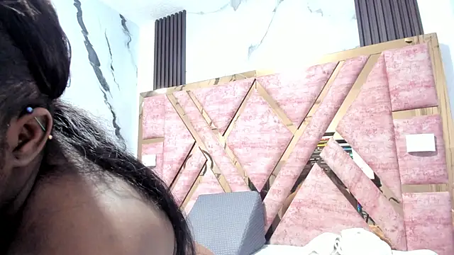 mia alvares online show from 12, 11, 2025