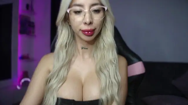 Snapshot of stephaniedj1 chatting on 17, 10, 2025 stephaniedj1 online show from 17, 10, 2025