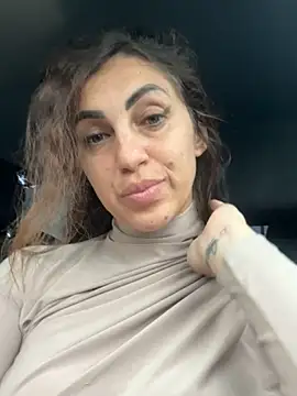 Snapshot of EmaSkyes chatting on 5, 11, 2025 EmaSkyes online show from 5, 11, 2025