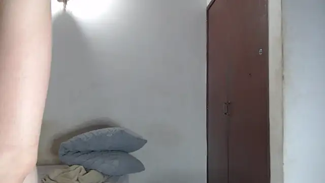 aurelialux online show from 5, 3, 2025