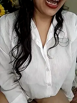 Snapshot of kaamuk_shweta chatting on 4, 10, 2025 kaamuk shweta online show from 4, 10, 2025