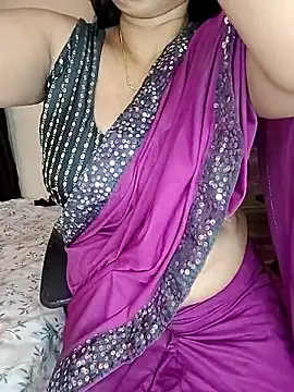 Snapshot of kaamuk_shweta chatting on 13, 10, 2025 kaamuk shweta online show from 13, 10, 2025