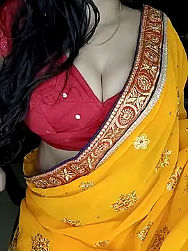 Snapshot of kaamuk_shweta chatting on 15, 10, 2025 kaamuk shweta online show from 15, 10, 2025