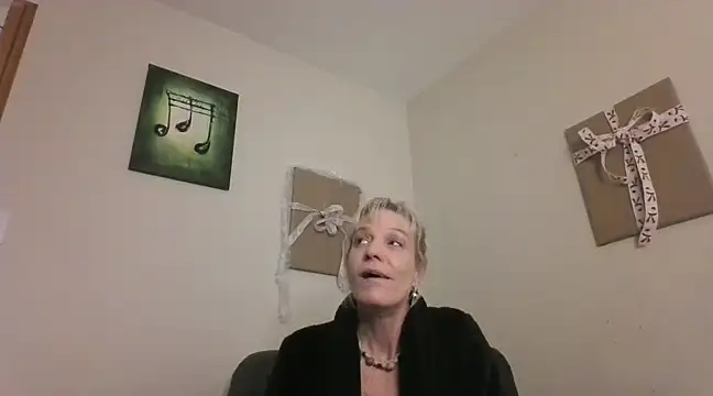 Snapshot of AddieAssets chatting on 23, 12, 2024 AddieAssets online show from 23, 12, 2024