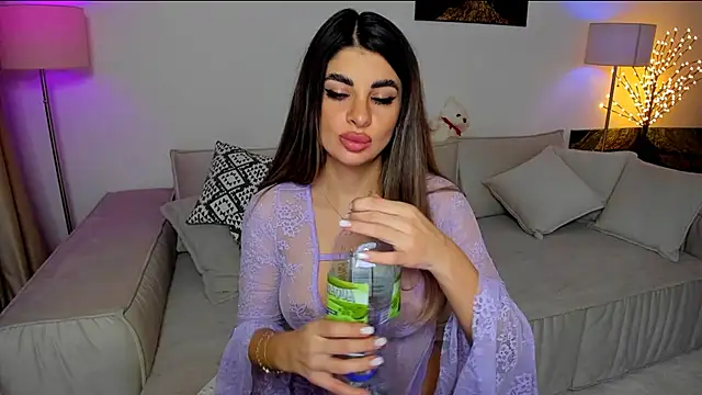 Snapshot of Queenofyouredreams chatting on 13, 1, 2025 Queenofyouredreams online show from 13, 1, 2025