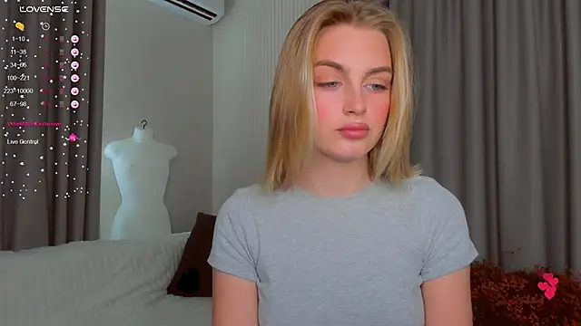 Snapshot of pretty_girlnextdoor chatting on 13, 9, 2025 pretty girlnextdoor online show from 13, 9, 2025