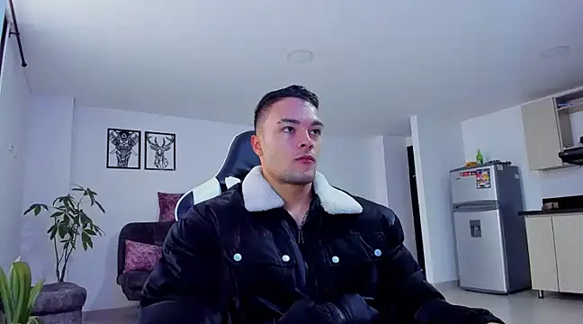 Snapshot of alexander_collin02 chatting on 8, 1, 2025 alexander collin02 online show from 8, 1, 2025