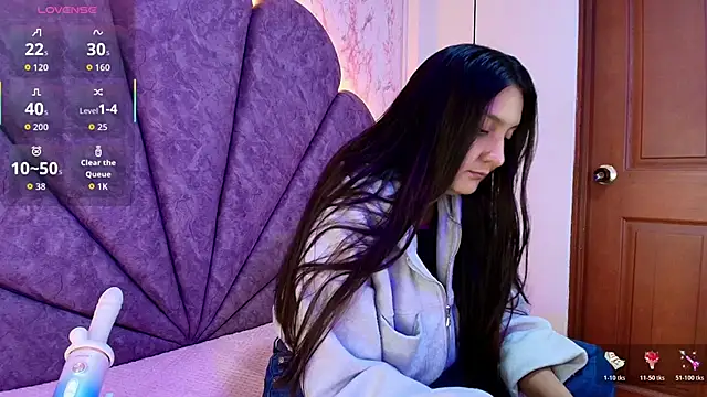 alaia collway  online show from 8, 5, 2026