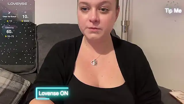 Snapshot of NaughtyWifeUK chatting on 4, 12, 2024 NaughtyWifeUK online show from 4, 12, 2024