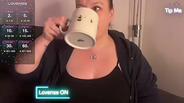 Snapshot of NaughtyWifeUK chatting on 13, 12, 2024 NaughtyWifeUK online show from 13, 12, 2024