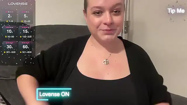 Snapshot of NaughtyWifeUK chatting on 17, 12, 2024 NaughtyWifeUK online show from 17, 12, 2024