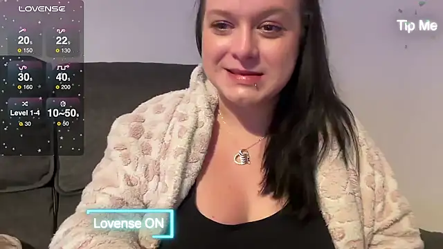 Snapshot of NaughtyWifeUK chatting on 1, 1, 2025 NaughtyWifeUK online show from 1, 1, 2025