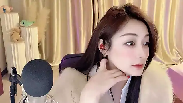 Daisy-77 online show from 23, 2, 2025