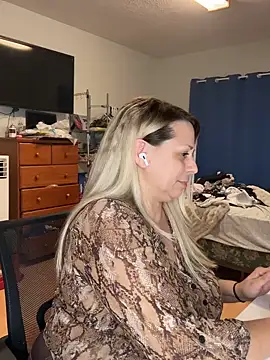 Hotslut187 online show from 15, 1, 2026