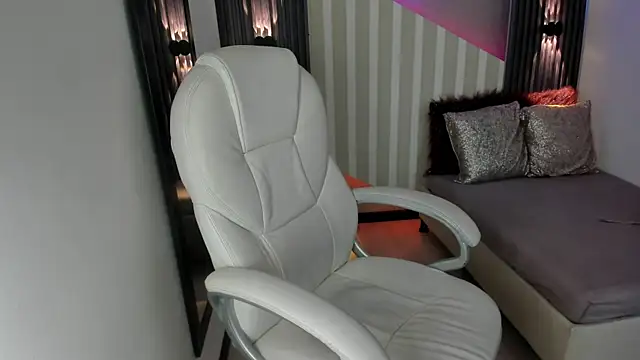 emily layton online show from 20, 9, 2025