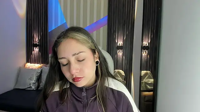 emily layton online show from 24, 10, 2025